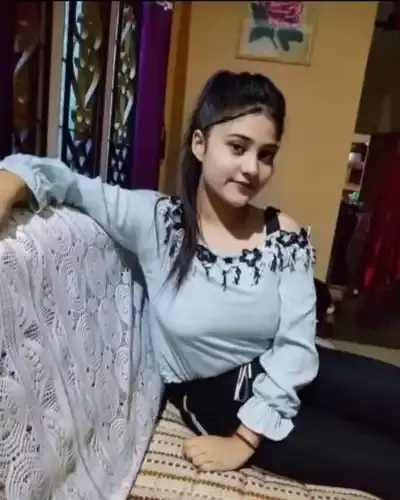 Call Girls Service in Teen Hath Naka